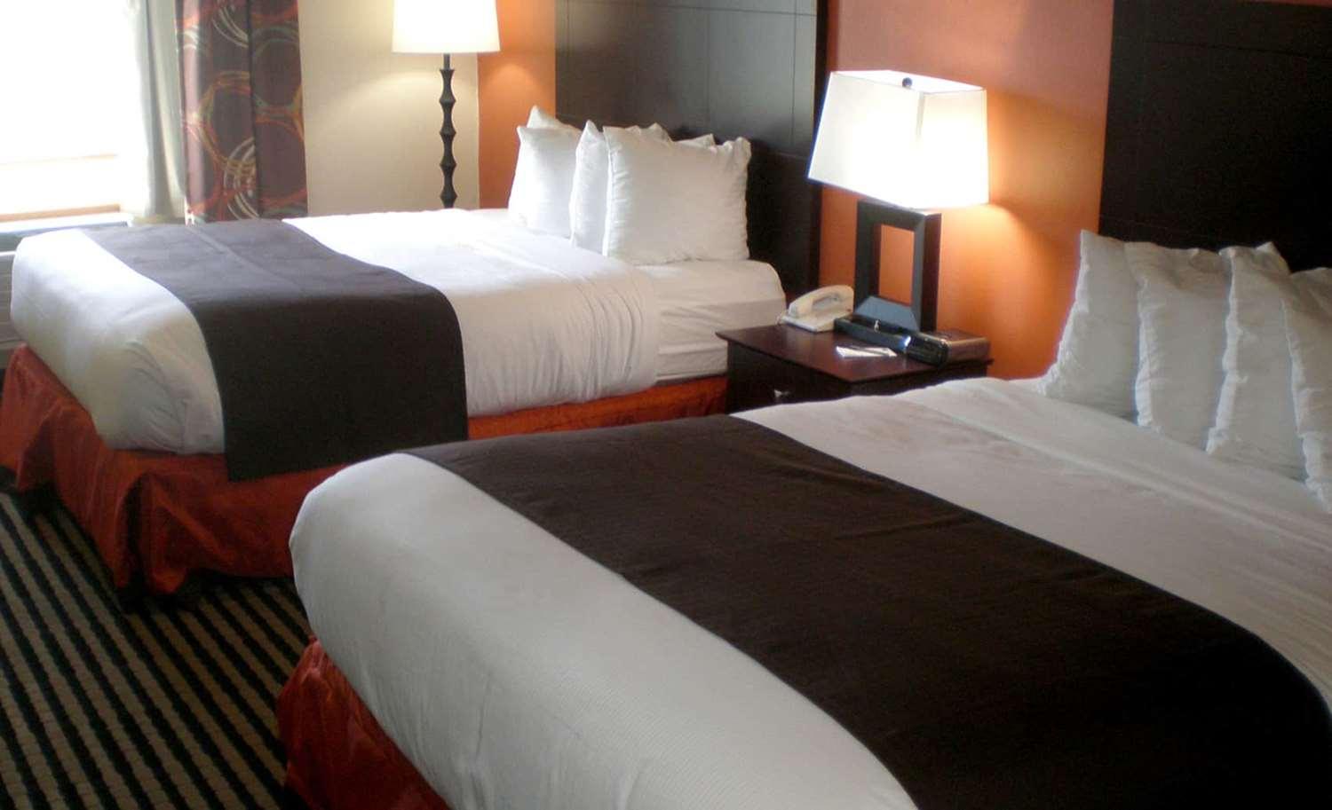 Americinn By Wyndham Pella Bagian luar foto