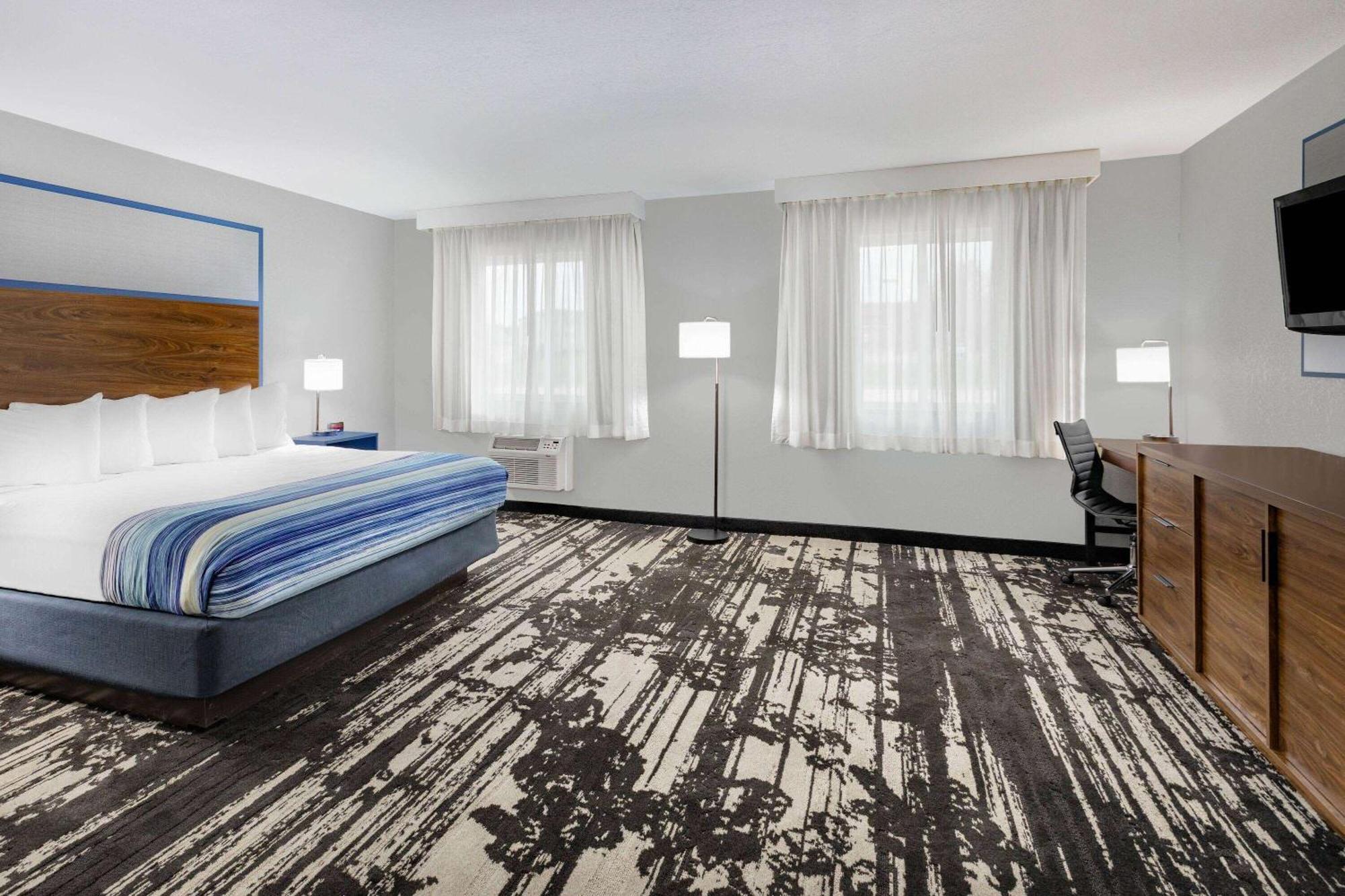 Americinn By Wyndham Pella Bagian luar foto