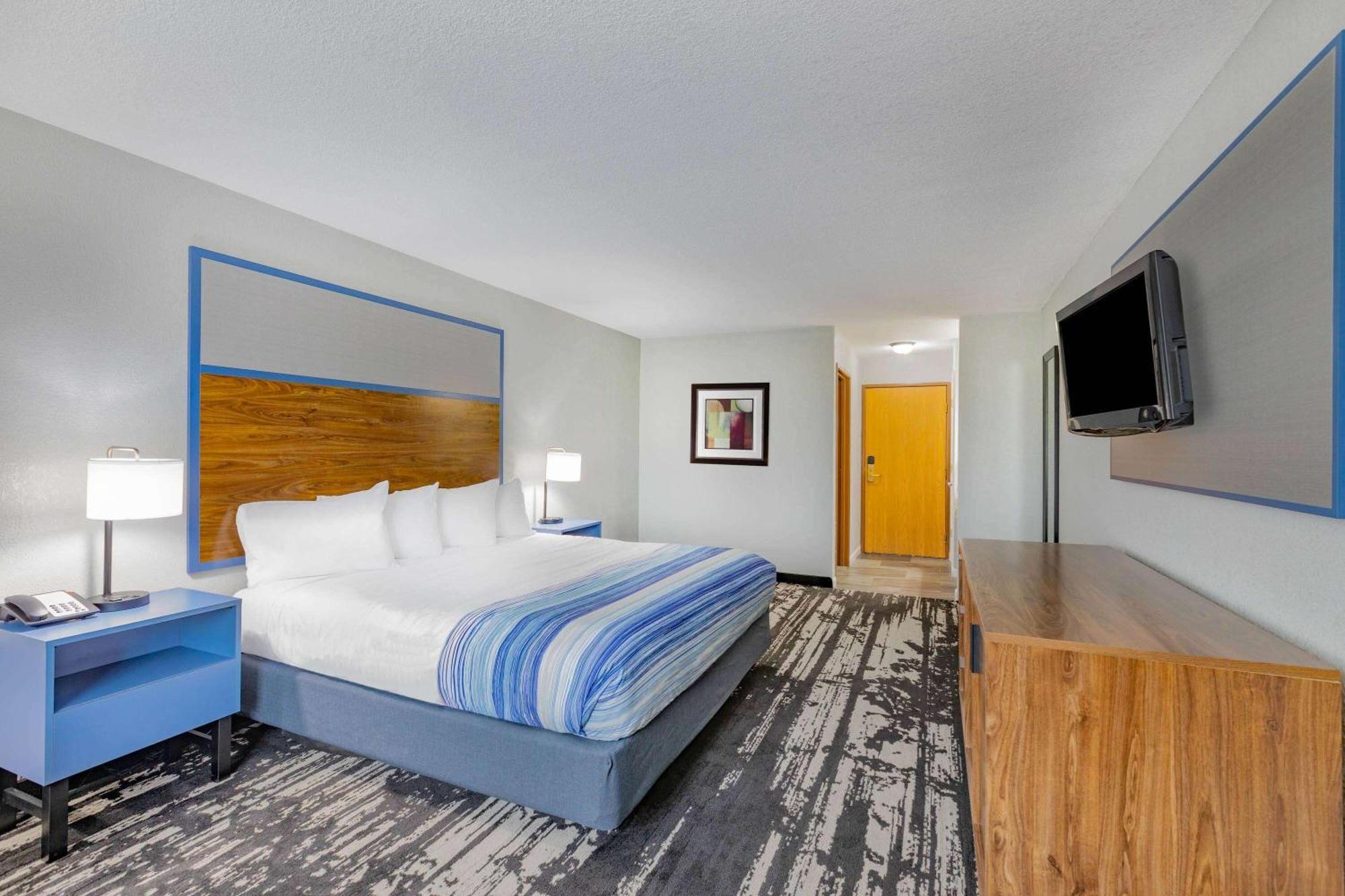 Americinn By Wyndham Pella Bagian luar foto